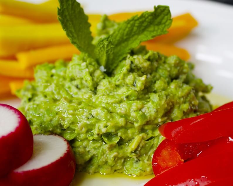 Mint Hummus with Crudités